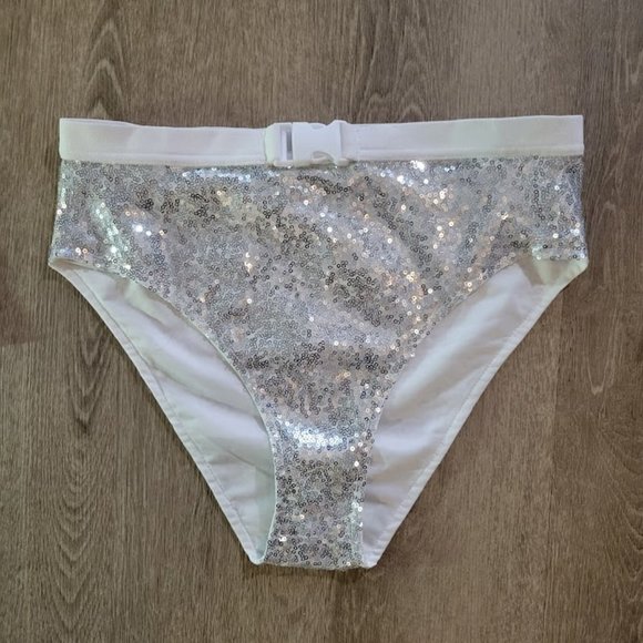 iHR/Cherry Mellow Silver Sequin Booty Shorts EUC - Picture 1 of 4